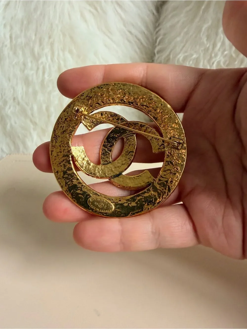 chanel xl Gold Tone Interlocking Circle Brooch